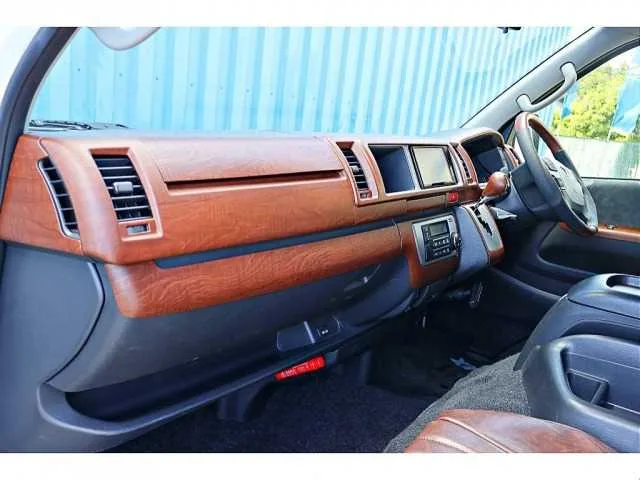 Toyota Hiace Wagon 2022 — миниатюра 2