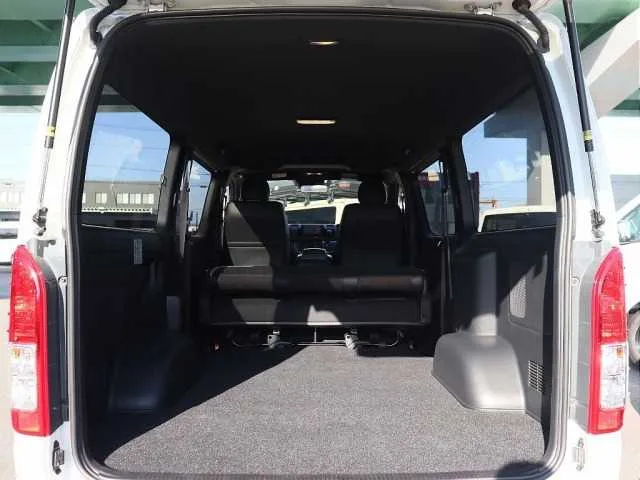 Toyota Hiace Van 2022 — миниатюра 5