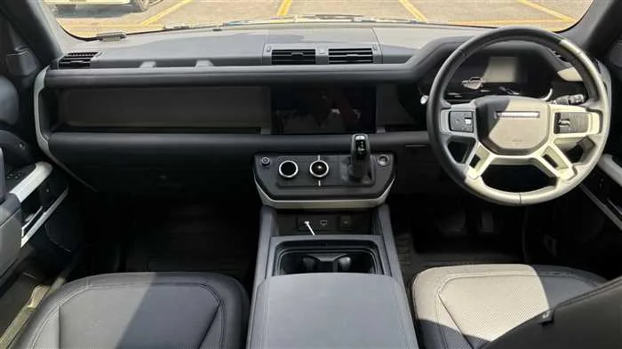 Land Rover Defender 110 X SE D300 2023 — миниатюра 2