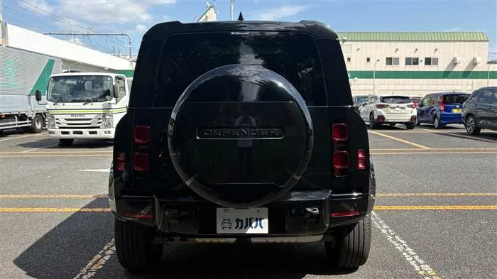 Land Rover Defender 110 X SE D300 2023 — миниатюра 4