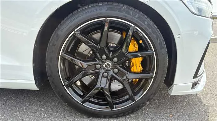 Volvo V60 2022 — миниатюра 3