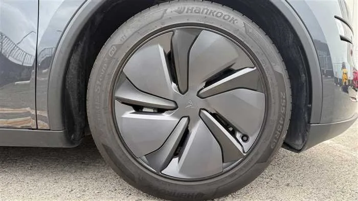 Tesla Motors Others 2025 — миниатюра 5