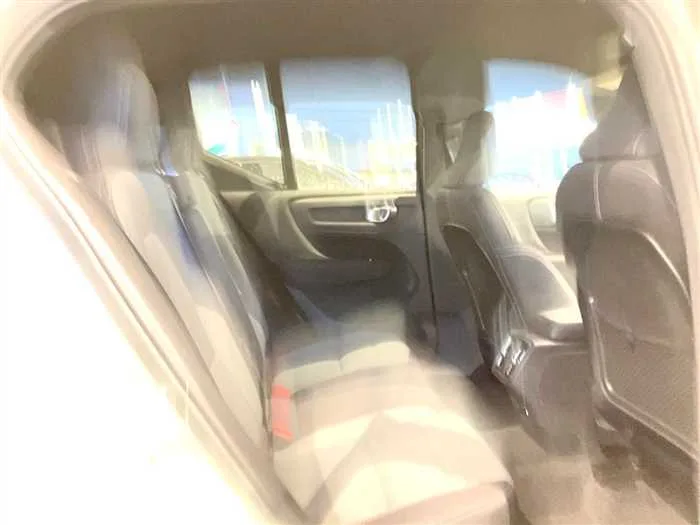 Volvo XC40 2023 — миниатюра 3