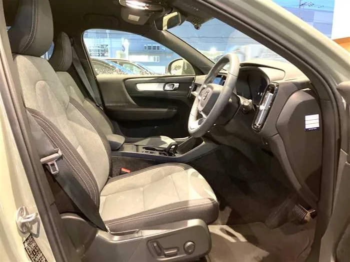 Volvo XC40 2023 — миниатюра 4