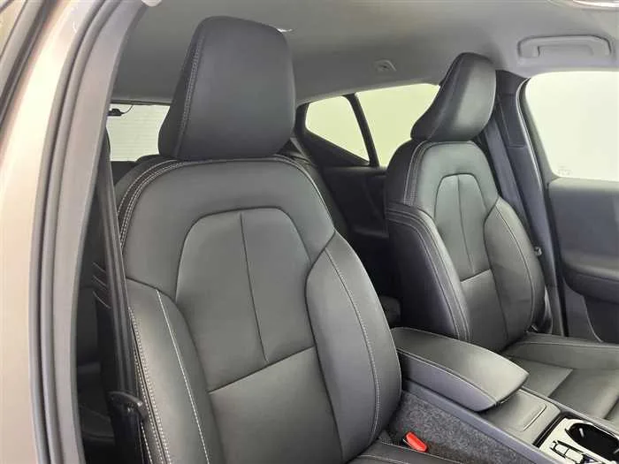 Volvo XC40 2023 — миниатюра 5