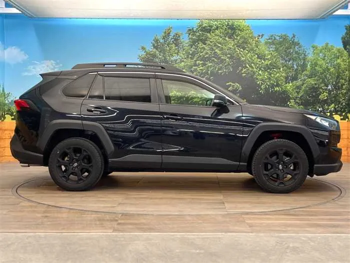 Toyota RAV4 2023 — миниатюра 3