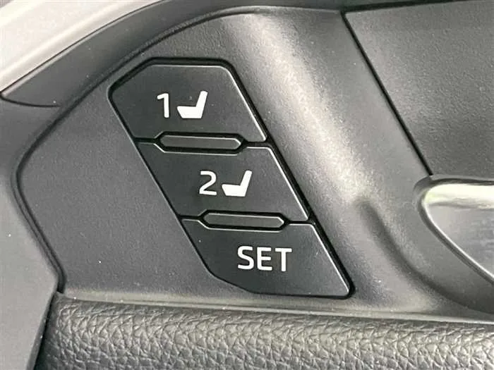Toyota RAV4 2022 — миниатюра 5