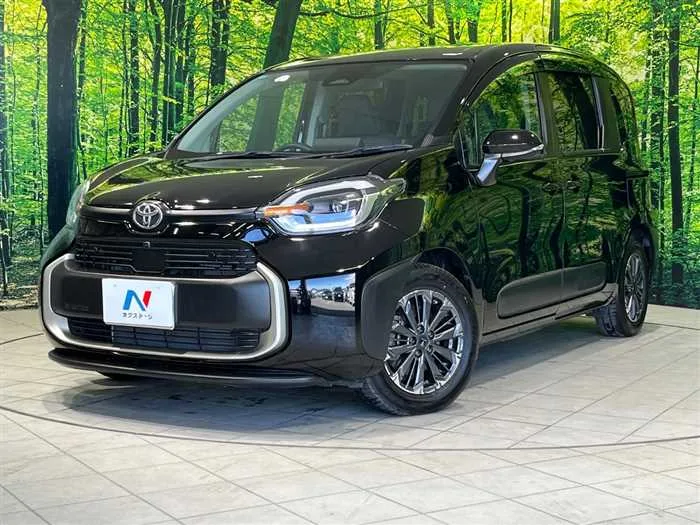 Toyota Sienta 2022 — фото 1, купить с доставкой в Москву