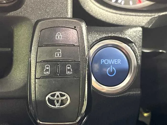 Toyota Sienta 2023 — миниатюра 3