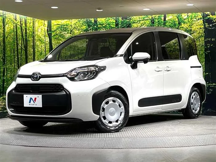 Toyota Sienta 2023 — фото 1, купить с доставкой в Москву