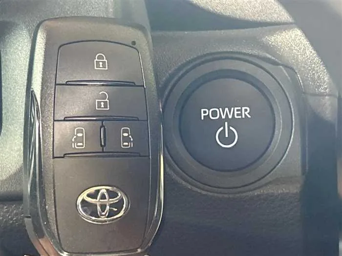 Toyota Sienta 2026 — миниатюра 2