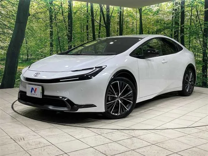 Toyota Prius 2023 — фото 1, купить с доставкой в Москву