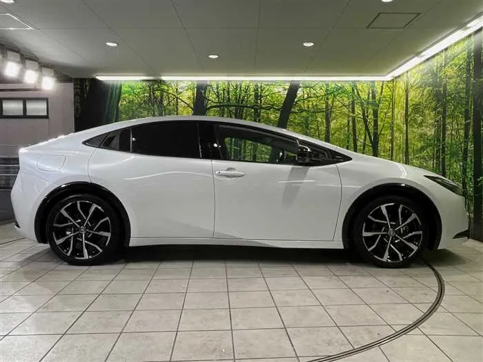 Toyota Prius 2023 — миниатюра 2