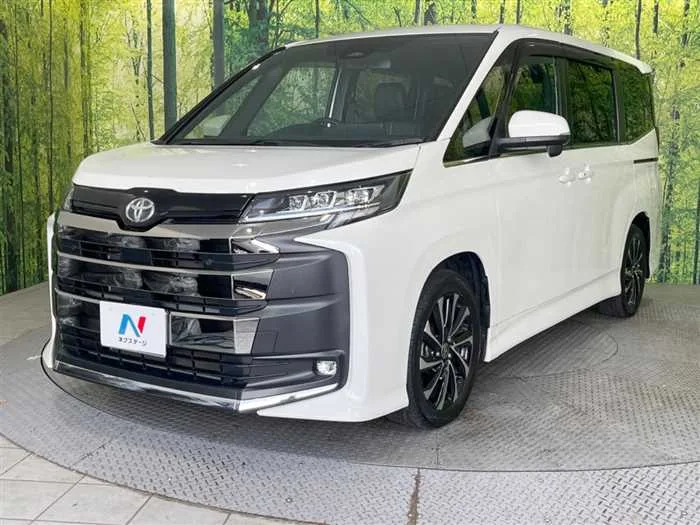 Toyota Noah 2022 — миниатюра 2