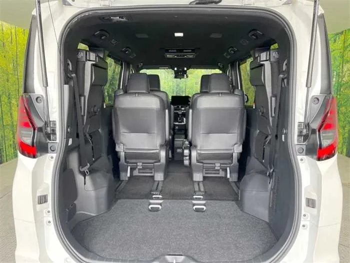Toyota Noah 2022 — миниатюра 3