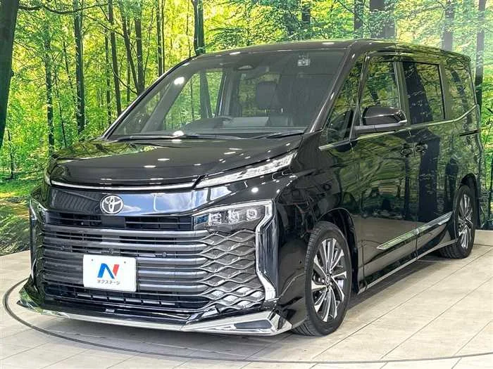 Toyota Voxy 2022 — миниатюра 2