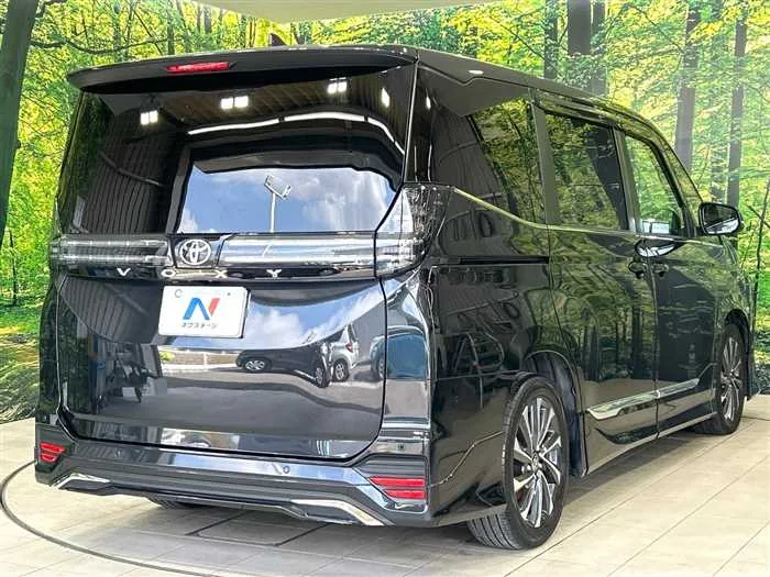 Toyota Voxy 2022 — миниатюра 3