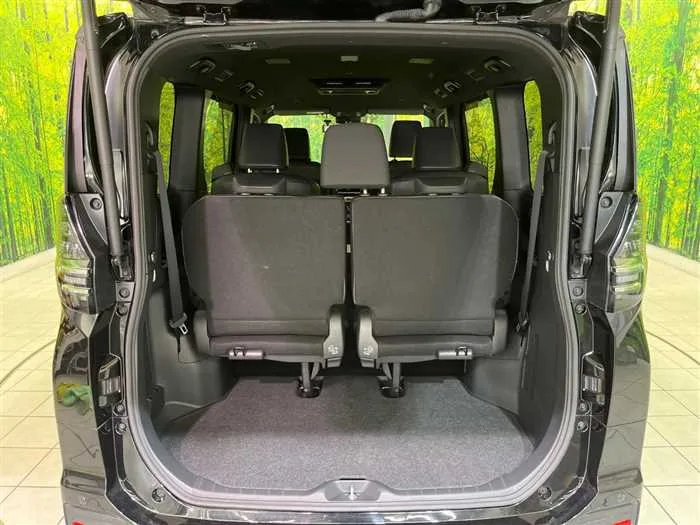Toyota Voxy 2022 — миниатюра 3