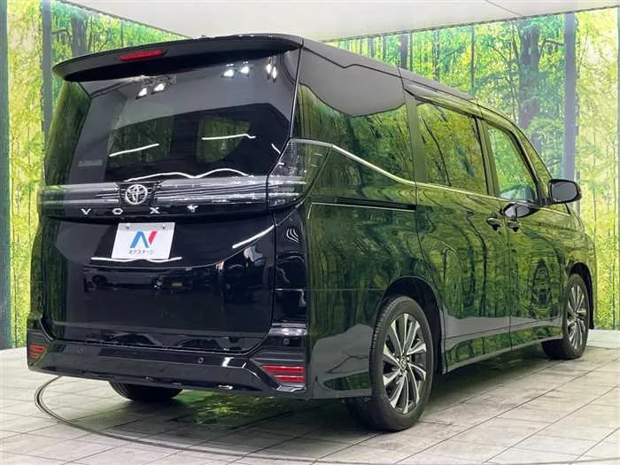 Toyota Voxy 2023 — миниатюра 3