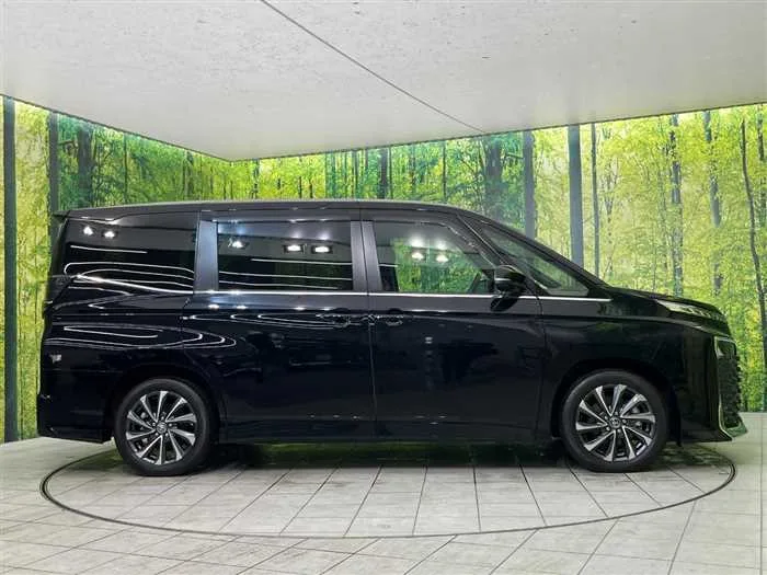Toyota Voxy 2023 — миниатюра 5