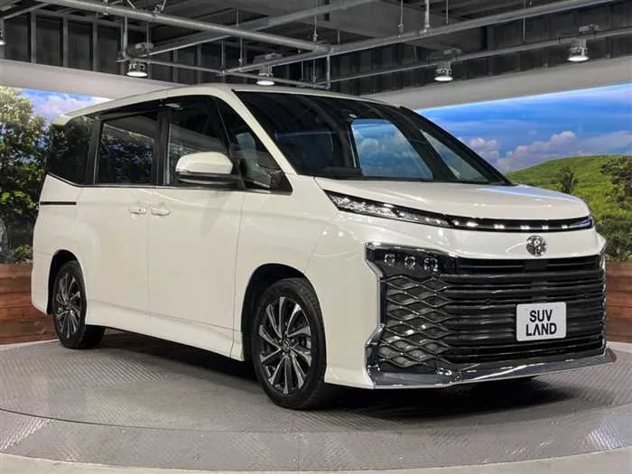 Toyota Voxy 2023 — миниатюра 5