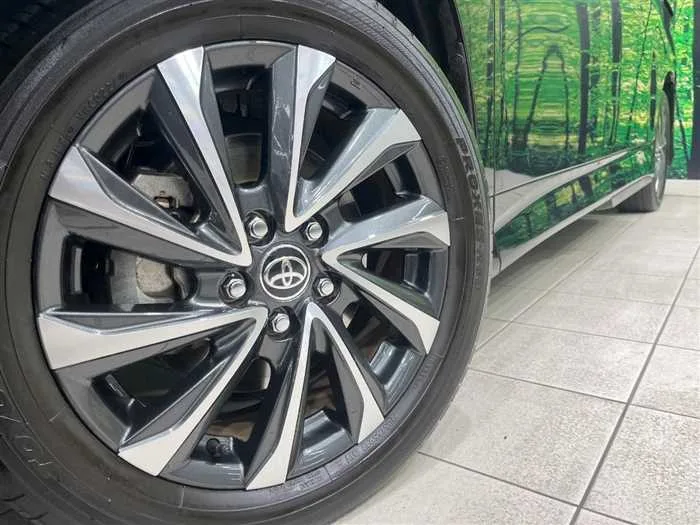 Toyota Voxy 2024 — миниатюра 2