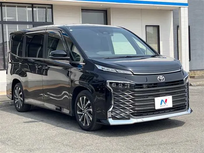 Toyota Voxy 2024 — миниатюра 2