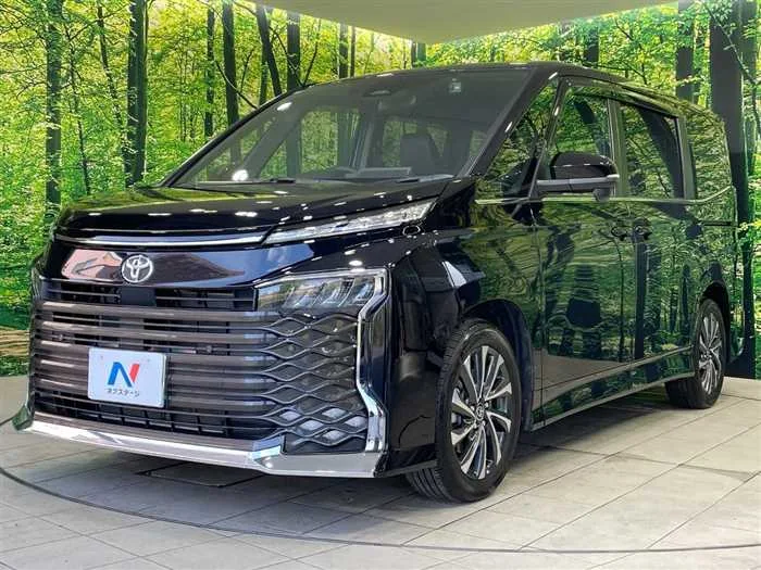 Toyota Voxy 2025 — миниатюра 2