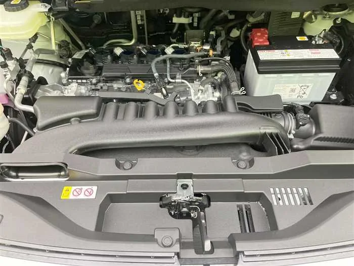 Toyota Voxy 2025 — миниатюра 2