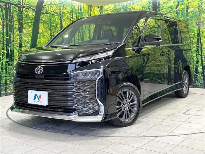 Toyota Voxy 2024 — фото 1, купить с доставкой в Москву