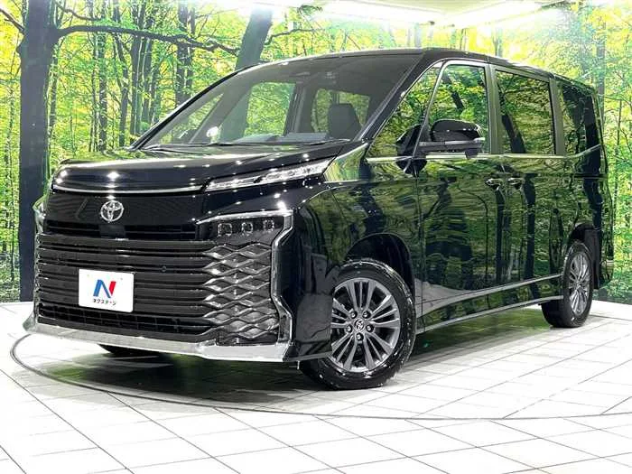 Toyota Voxy 2025 — фото 1, купить с доставкой в Москву