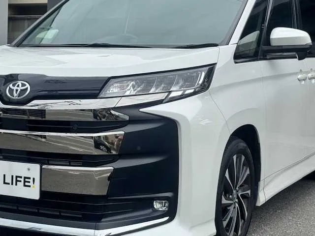 Toyota Noah 2023 — миниатюра 2