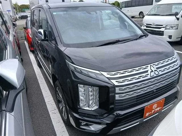 Mitsubishi Delica D:5 2024 — фото 1, купить с доставкой в Москву
