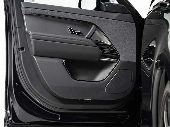 Land Rover Range Rover Sport 2023 — миниатюра 2