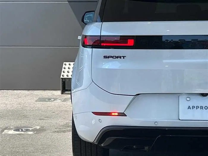 Land Rover Range Rover Sport 2024 — миниатюра 3