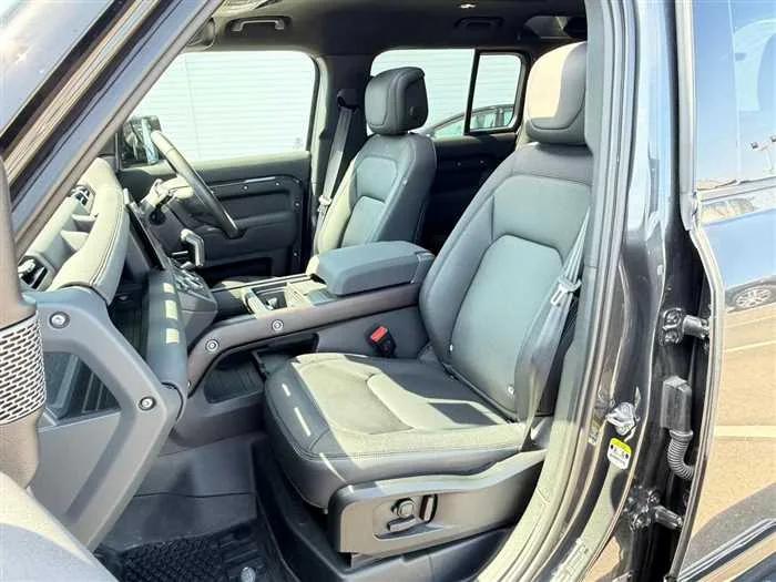 Land Rover Defender 2023 — миниатюра 5