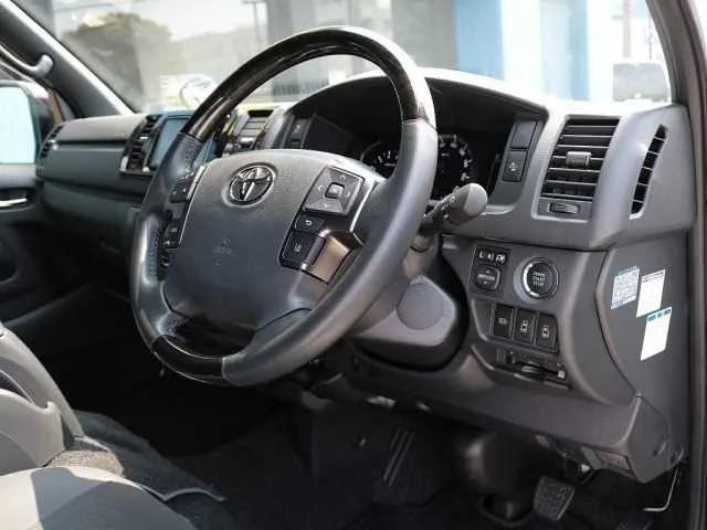 Toyota Hiace Van 2025 — миниатюра 2