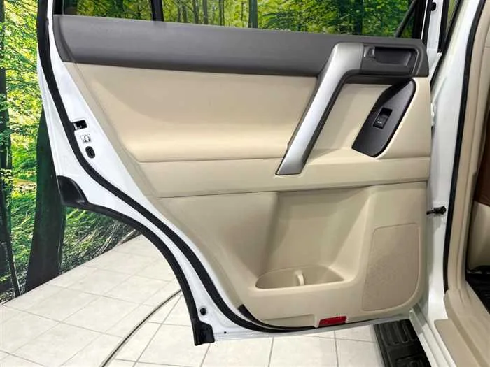 Toyota Land Cruiser Prado 2022 — миниатюра 3