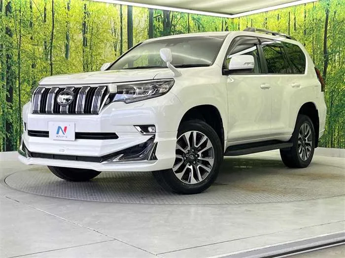 Toyota Land Cruiser Prado 2022 — фото 1, купить с доставкой в Москву