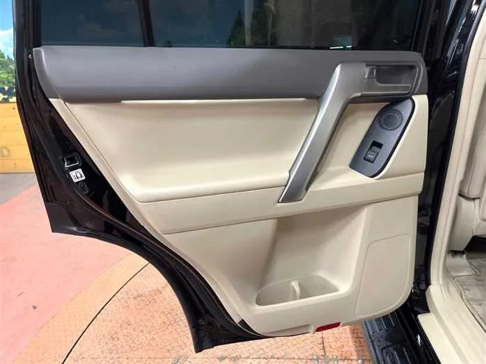 Toyota Land Cruiser Prado 2023 — миниатюра 3