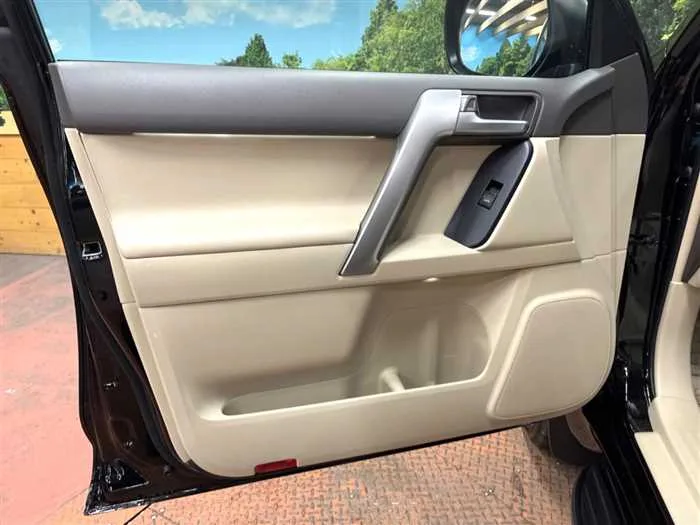 Toyota Land Cruiser Prado 2023 — миниатюра 5