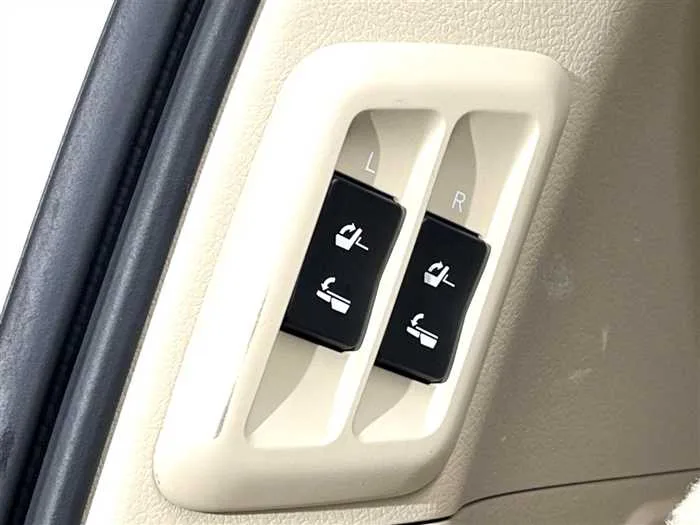 Toyota Land Cruiser Prado 2023 — миниатюра 3