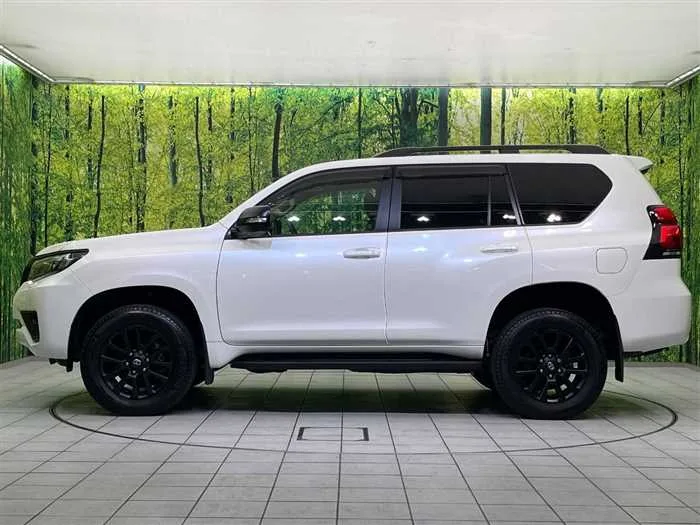 Toyota Land Cruiser Prado 2023 — миниатюра 3