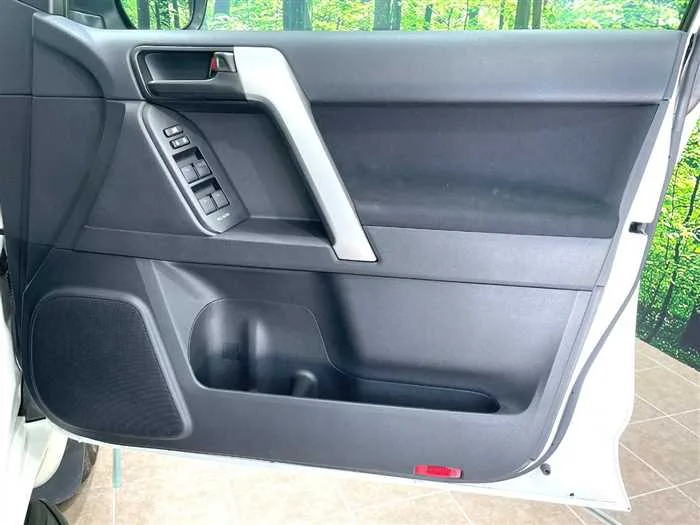 Toyota Land Cruiser Prado 2023 — миниатюра 5