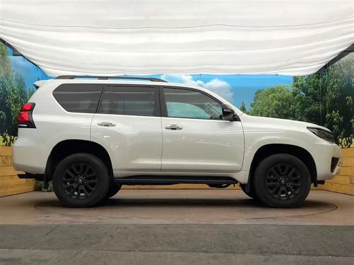 Toyota Land Cruiser Prado 2023 — миниатюра 5