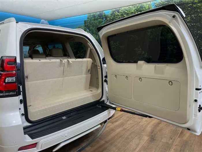 Toyota Land Cruiser Prado 2023 — миниатюра 2