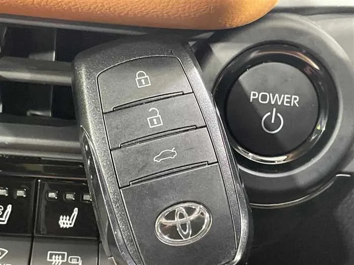 Toyota Crown 2024 — миниатюра 2