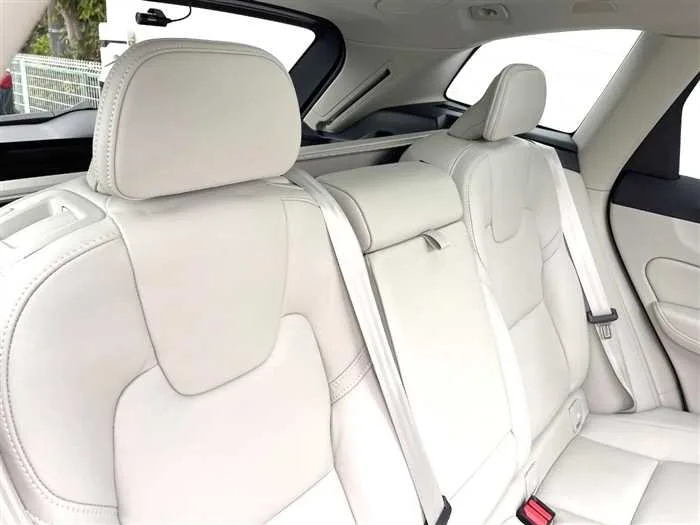 Volvo XC60 2022 — миниатюра 5