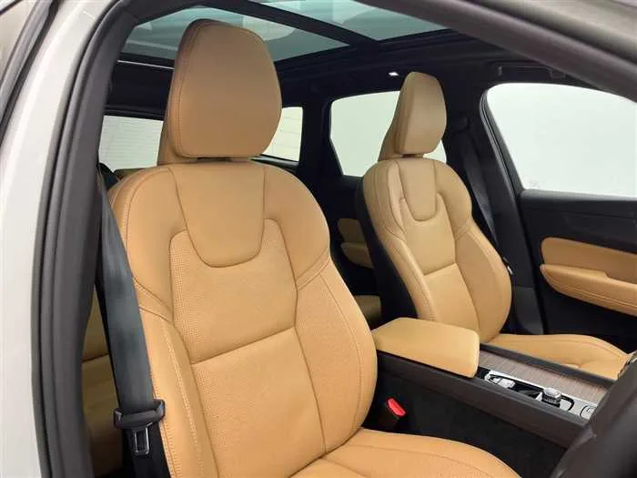 Volvo XC60 2023 — миниатюра 5