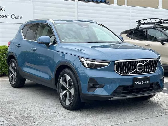 Volvo XC40 2023 — миниатюра 3